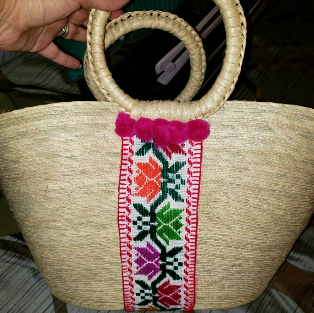 Beautiful Fiesta Purse 20.00 brand new